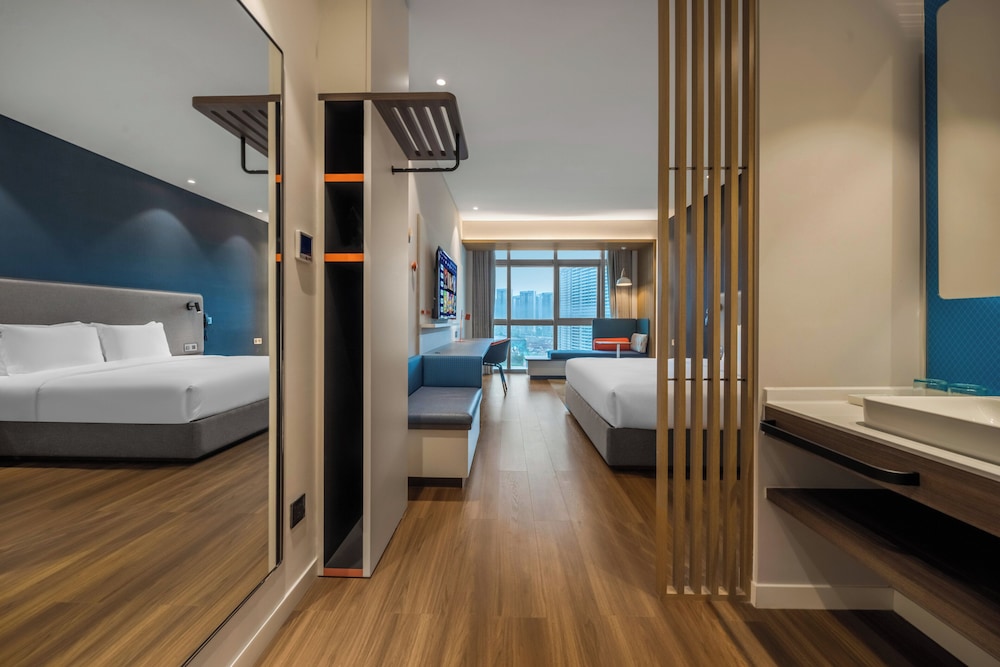 Standard Room, 1 King Bed photo 3