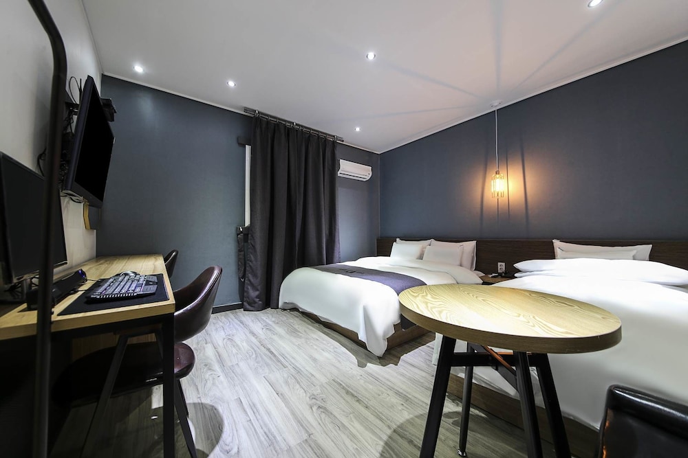 Premium Twin Room photo 2