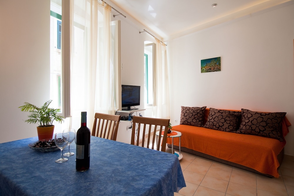Apartment, 2 Bedrooms - Photo 9