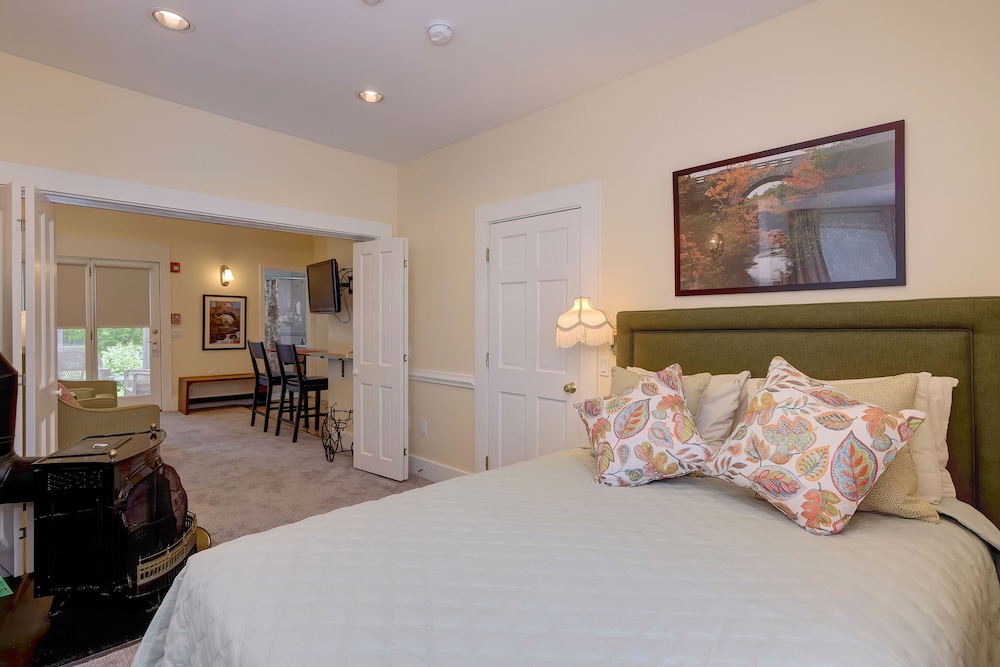 Suite, Balcony (Carriage Road Suite)