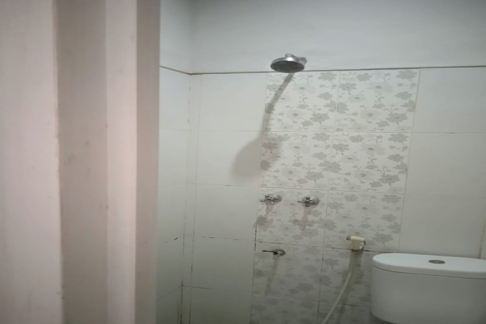 Economy Double Room - Photo 11