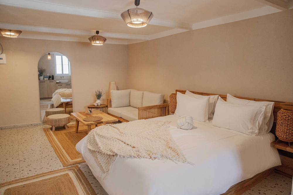 Deluxe Studio Suite