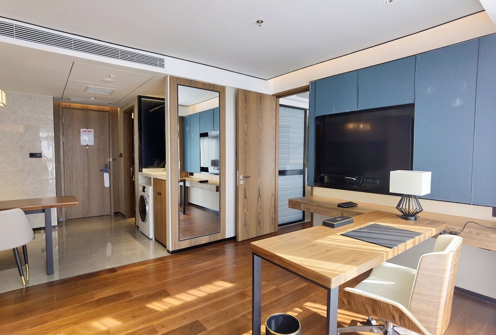 Quiet Deluxe Suite - Photo 2