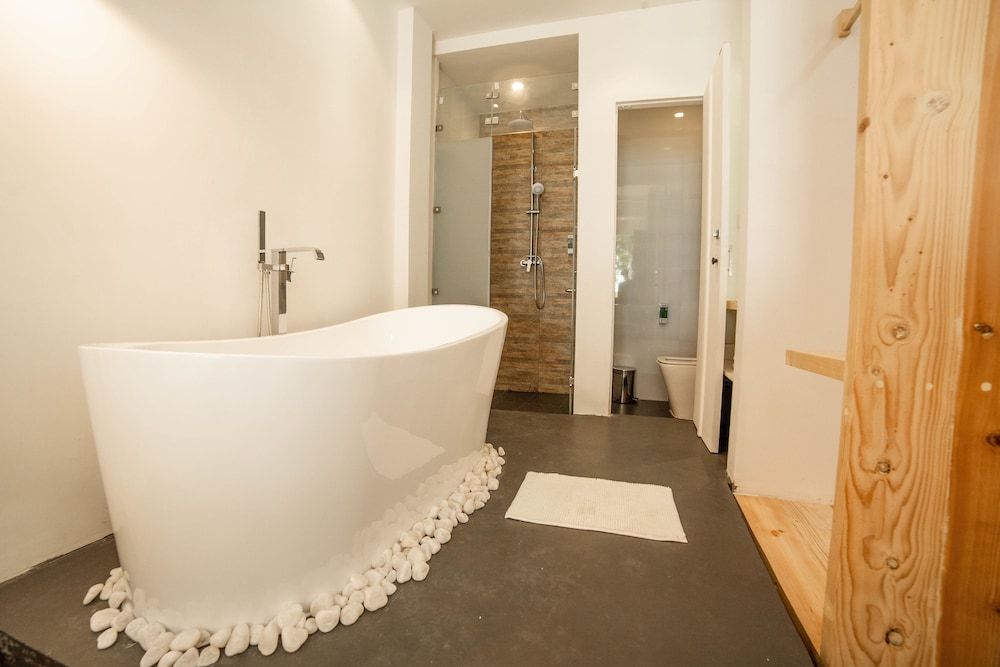 Super Deluxe with Balcony and Sea View photo 3