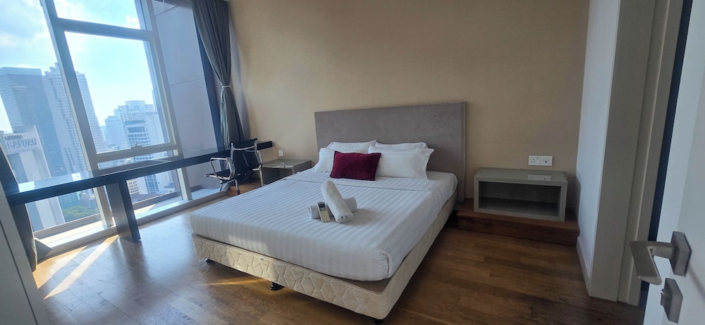 Luxury Suite, City View