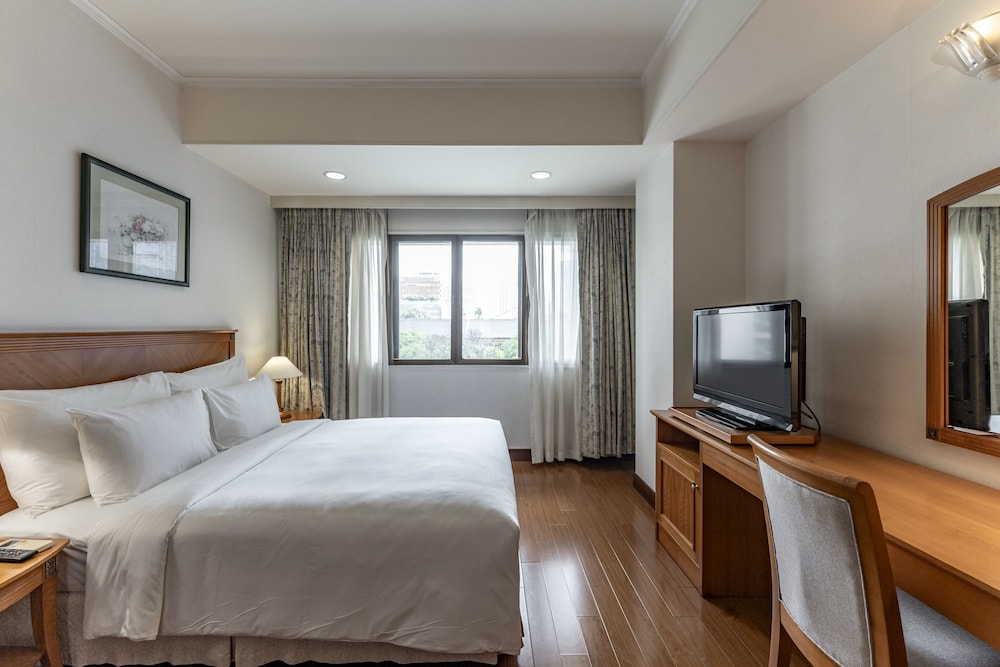 Superior Suite, 1 Bedroom, Kitchen, City View