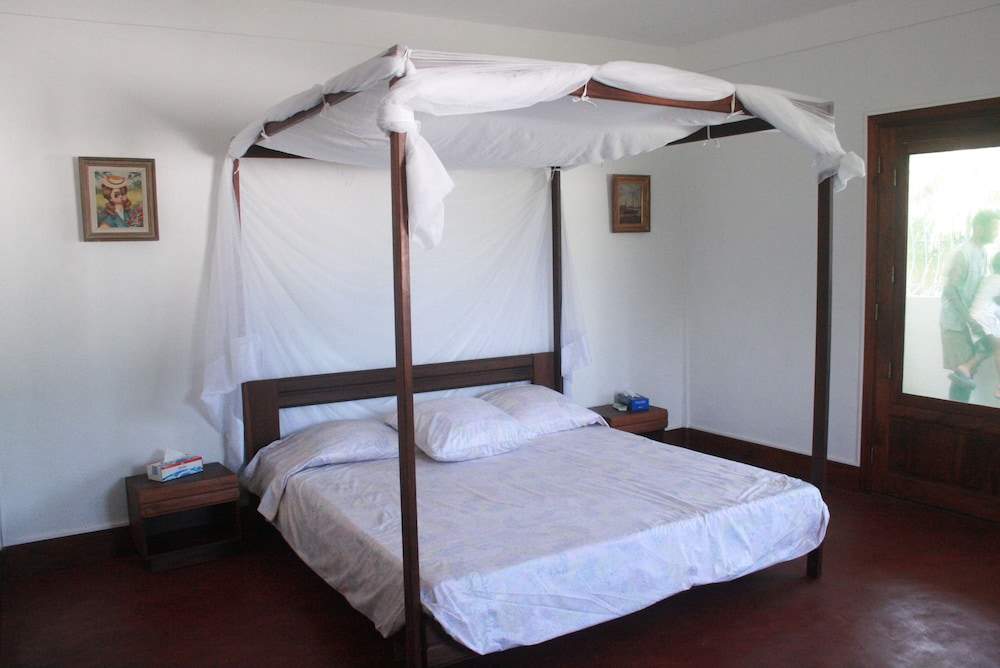 Comfort Room, 1 King Bed, Beach View photo 1