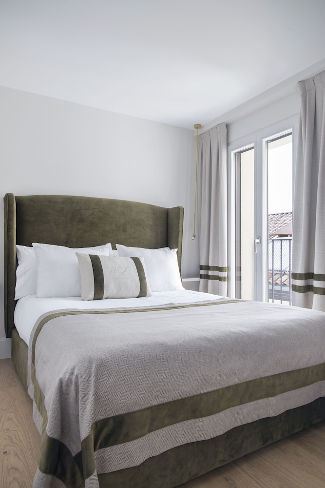 Luxury Apartment, 1 King Bed photo 2