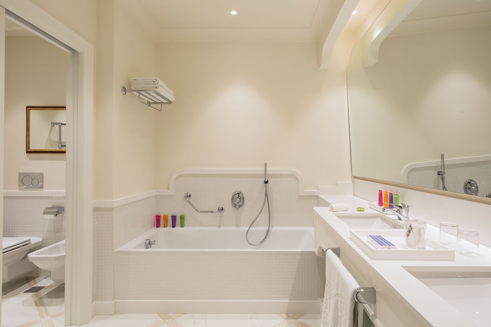 Suite, Balcony, Sea View (Imperial) - Photo 4