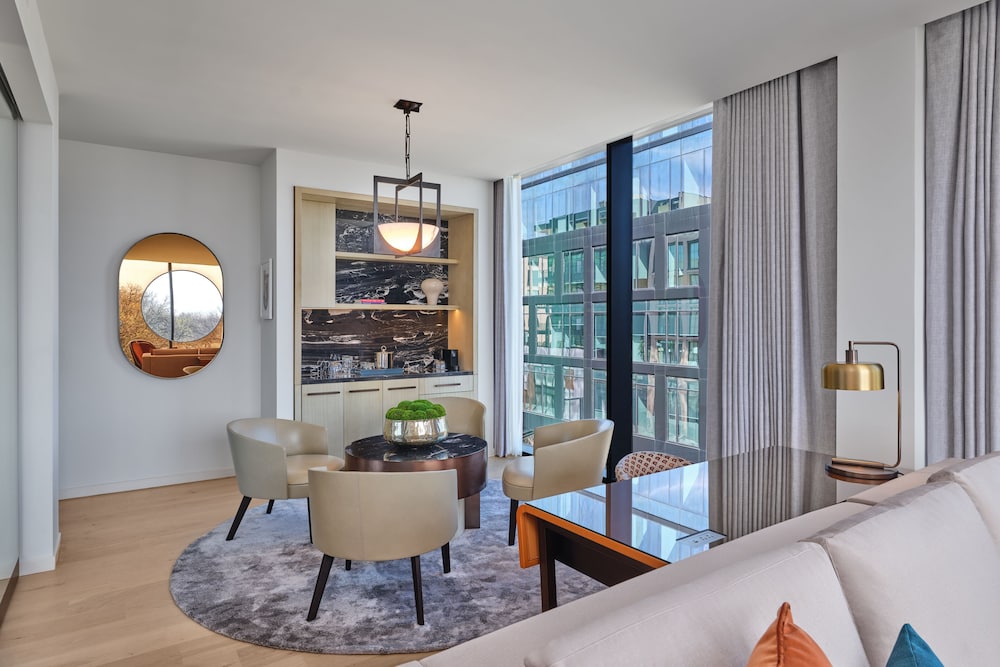 Crescent Suite photo 3