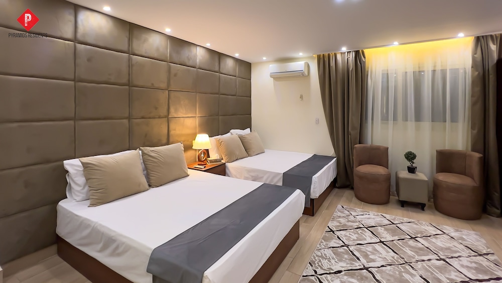 Superior Suite with Jacuzzi & Pyramids View
