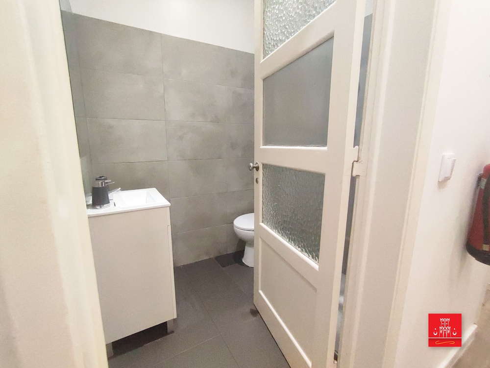 City Room, 2 Twin Beds  with Shared Bathroom photo 2