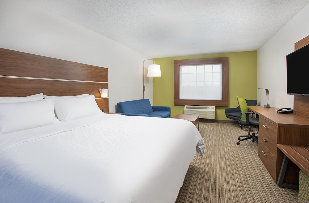 Suite, 1 King Bed - Photo 3