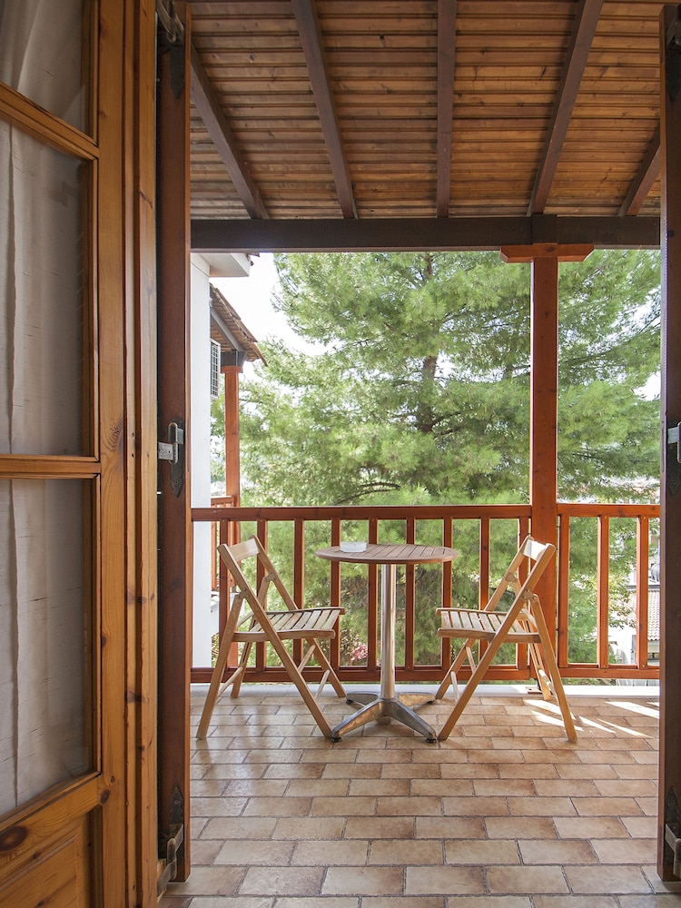Quadruple Room, City View photo 2
