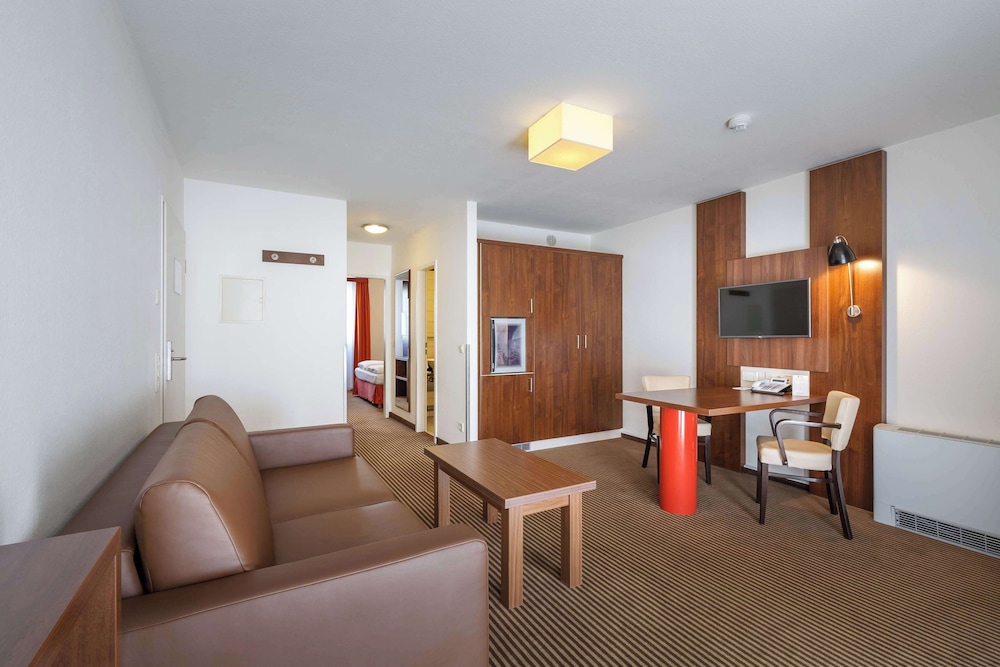 Suite, 1 Queen Bed, Balcony - Photo 3
