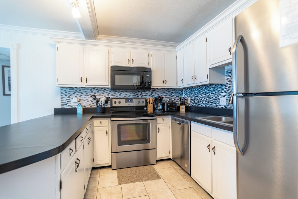Comfort Condo, 2 Bedrooms, Non Smoking, Beach View photo 2