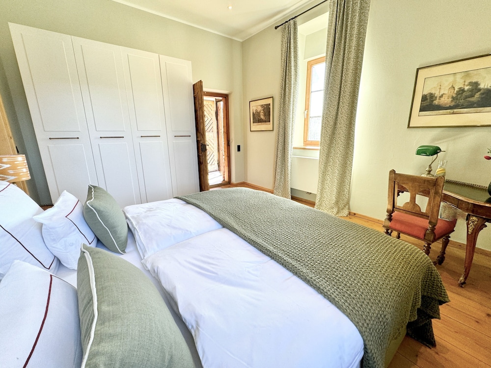 Deluxe House, Mountain View photo 1
