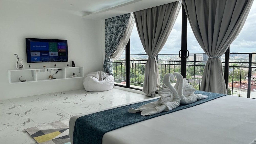 Executive Penthouse photo 2