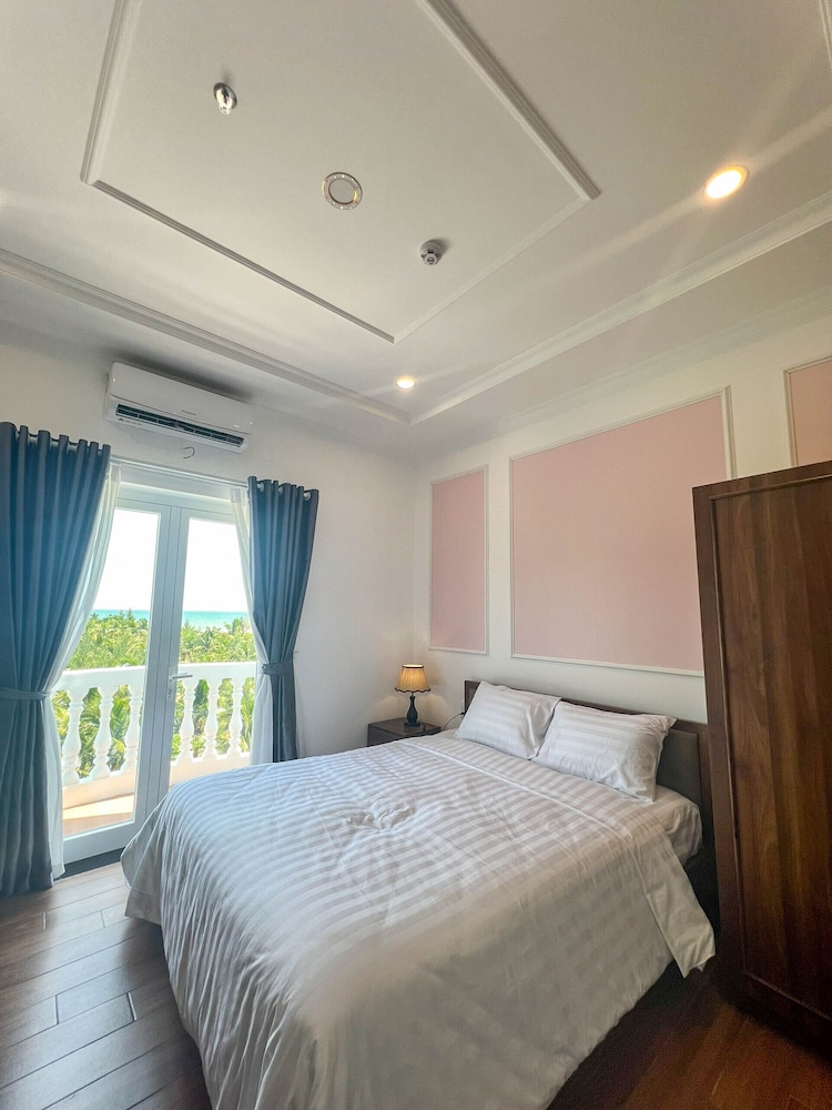 Superior Ocean View with Balcony