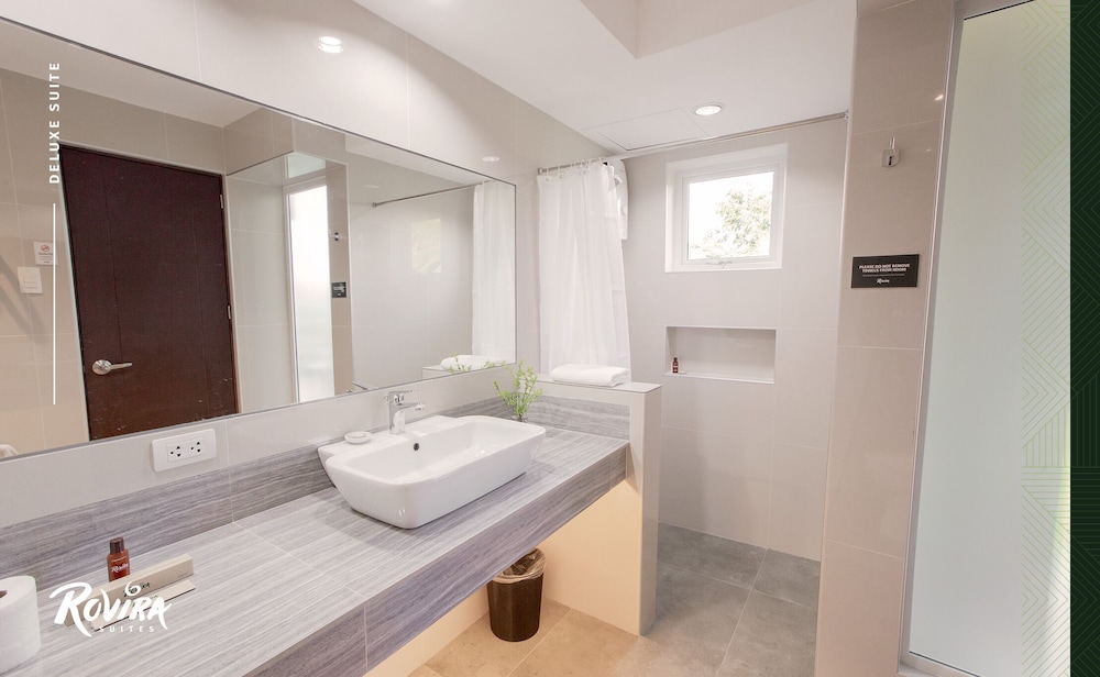Deluxe Suite - Photo 4