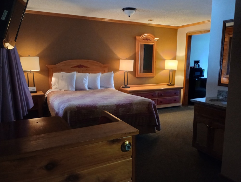 Room, 2 Queen Beds, Non Smoking, Lake View (Hot Tub)
