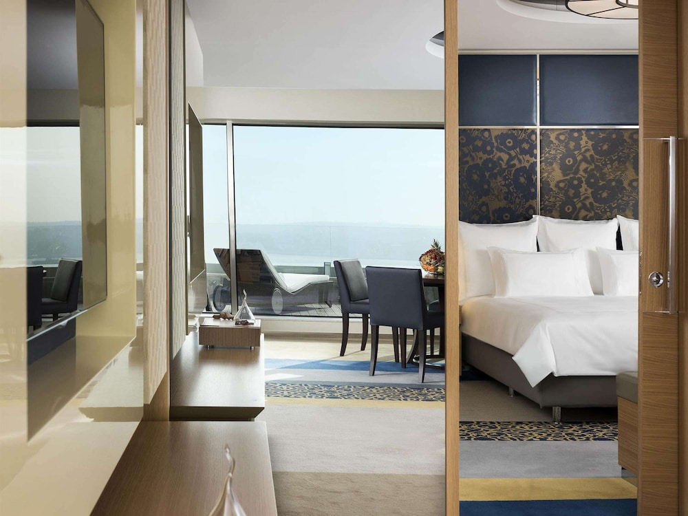 Suite, 1 King Bed with Sofa bed, Terrace with executive lounge access