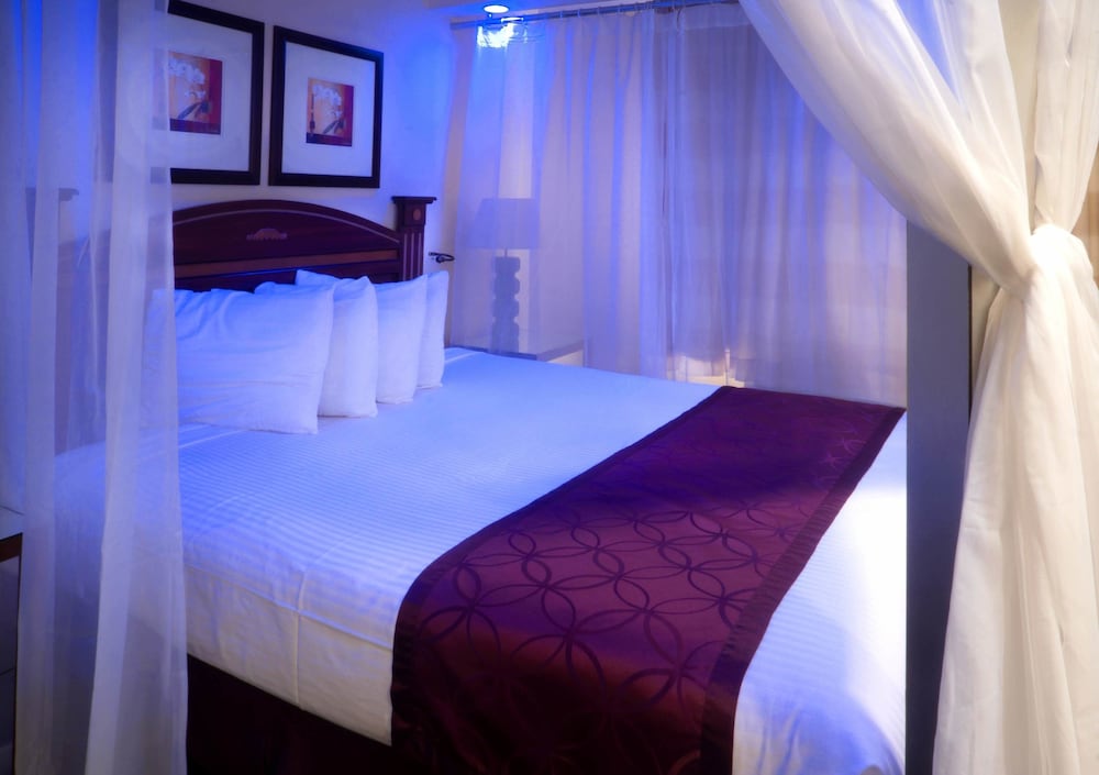 Honeymoon Room photo 1