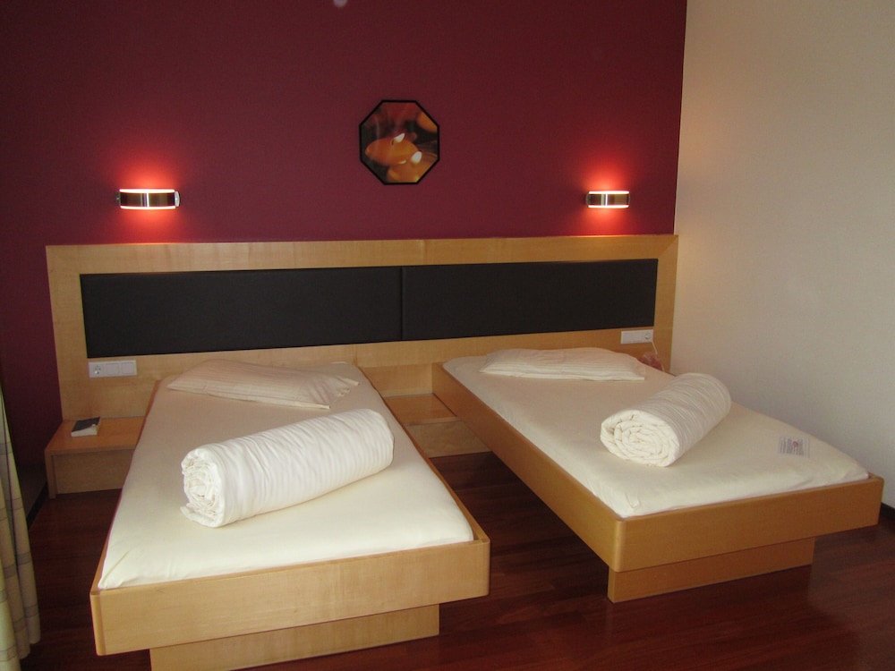 Standard Double or Twin Room - Photo 7