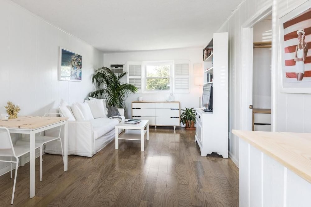 Deluxe One Bedroom King photo 1
