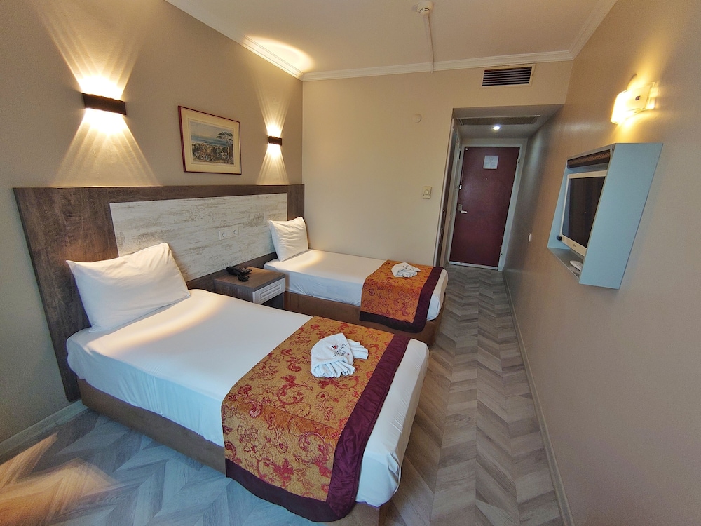Standard Double or Twin Room photo 1