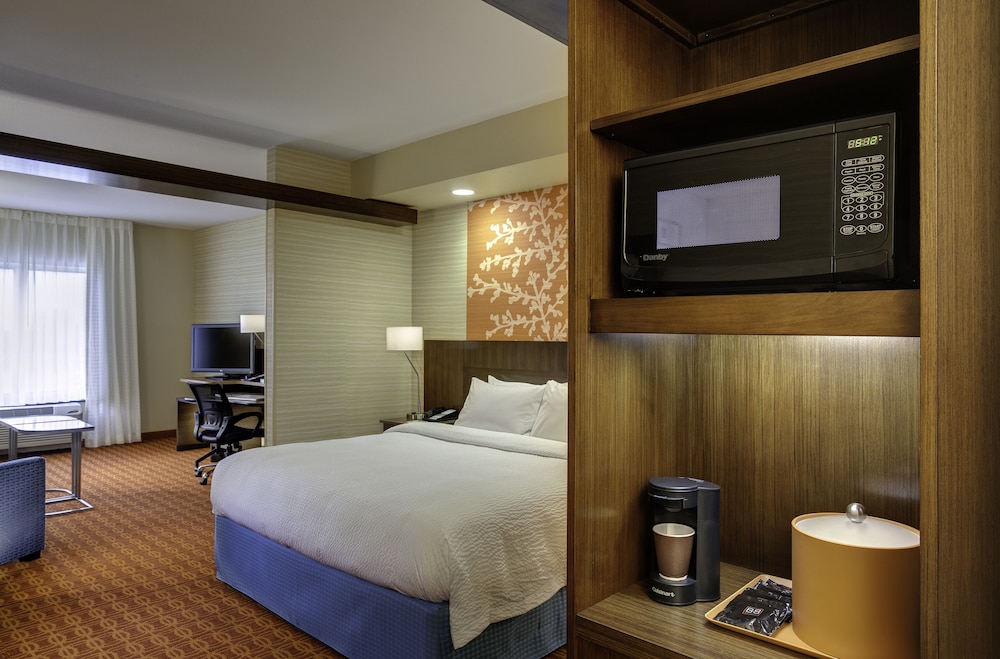 Studio, 1 King Bed (Hearing Accessible)