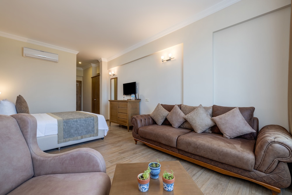 Deluxe Triple Room photo 2