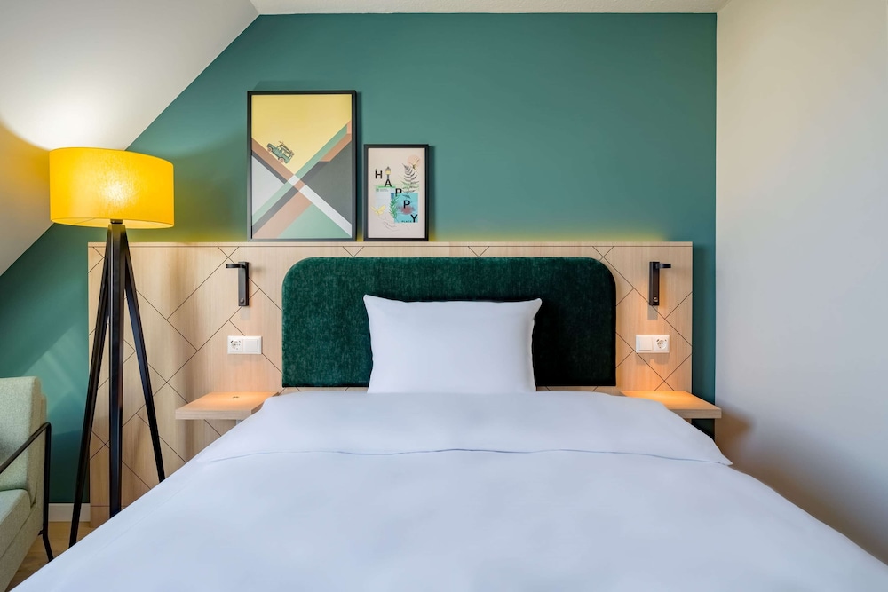Room, 1 Queen Bed thumbnail 5