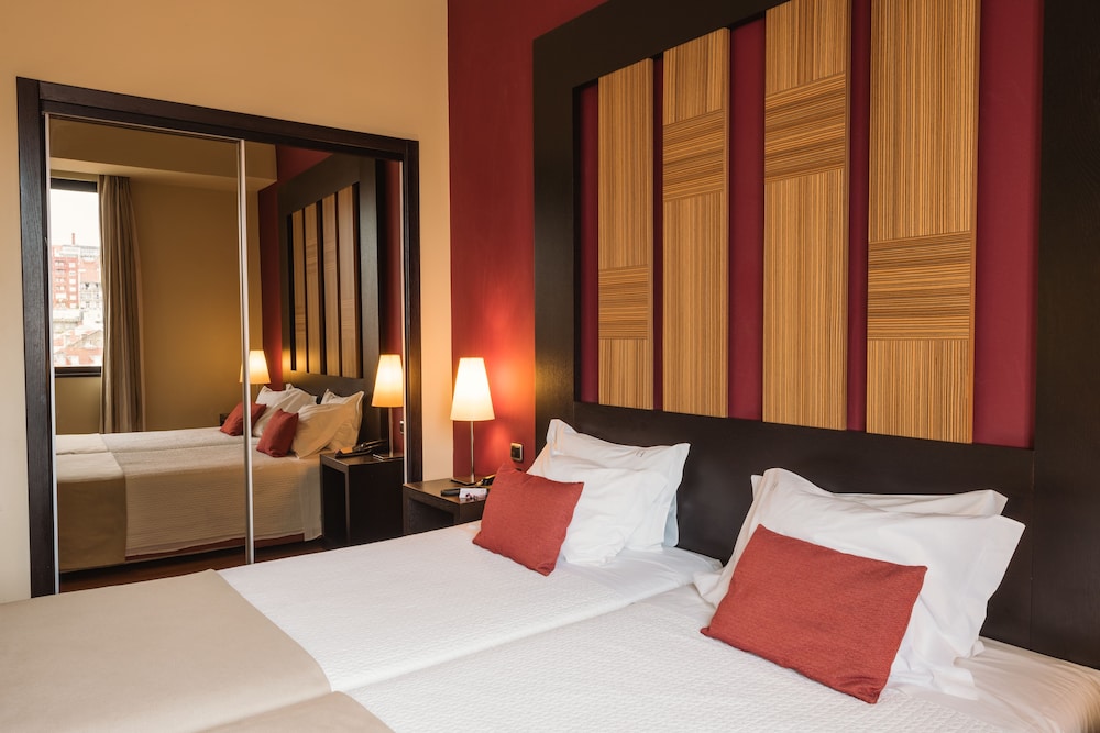 Twin Room (with Extra Bed)