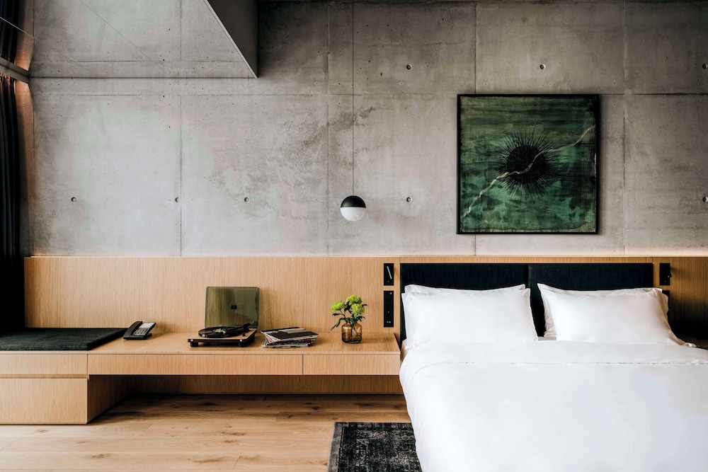 Premium Room - Photo 10