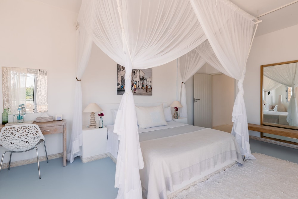 Standard Suite, 1 King Bed, Balcony, Ocean View