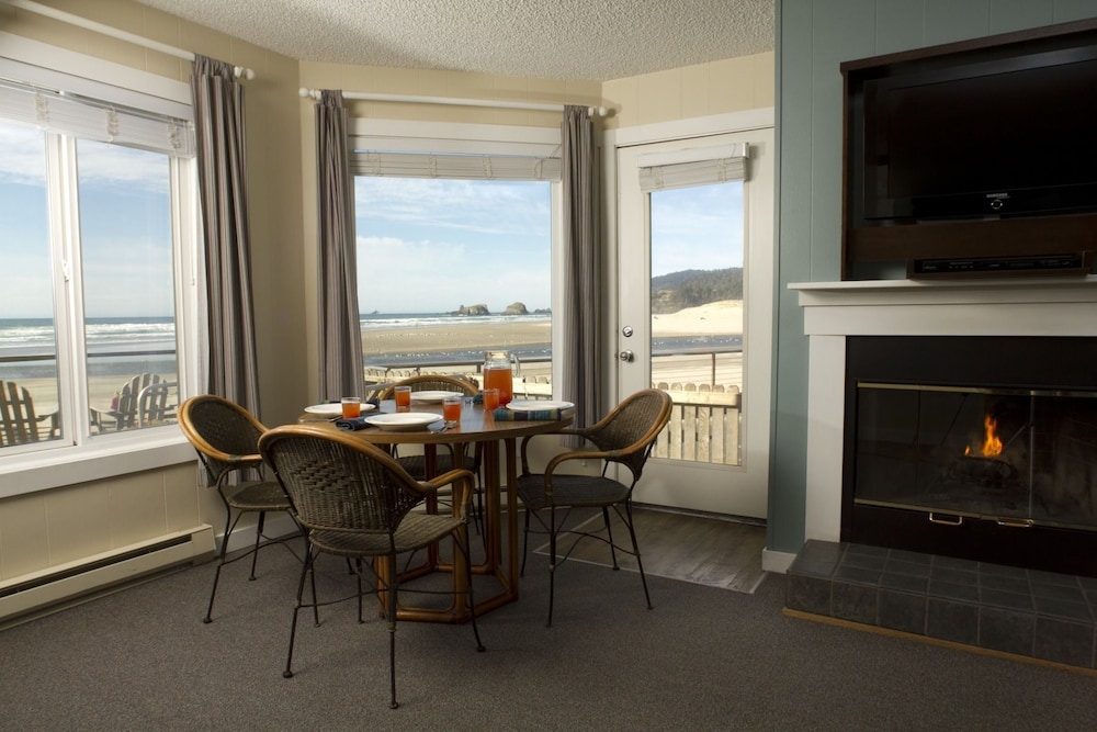 Suite, 1 Bedroom, Fireplace, Oceanfront photo 1