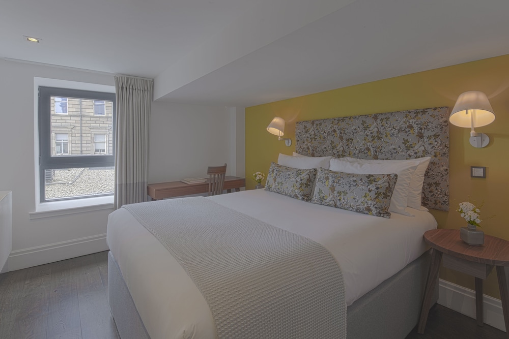 Luxury Two Bedroom Apartment