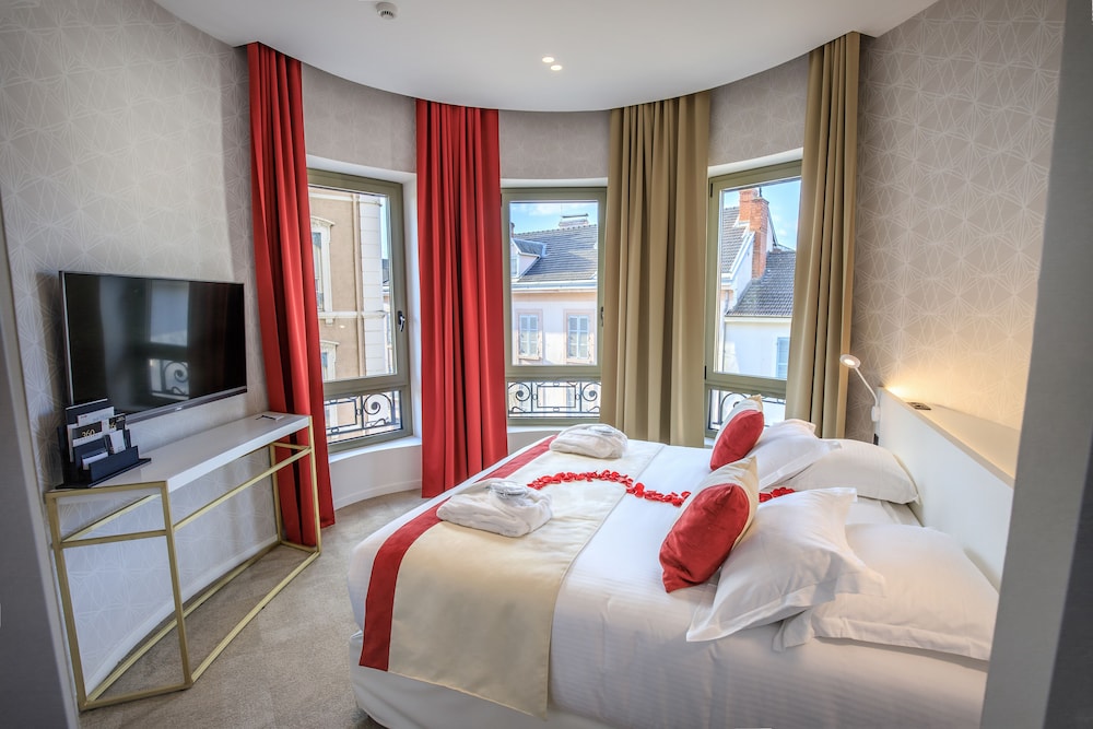 Premium Suite, 1 Queen Bed with Sofa bed, Non Smoking