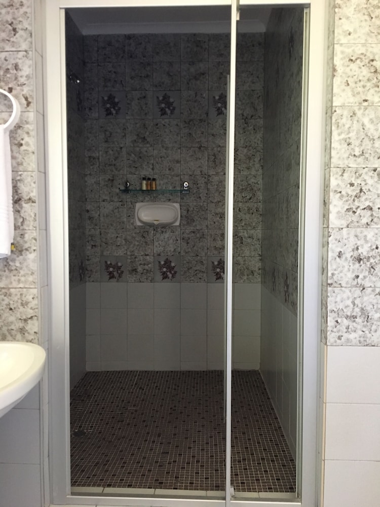 Room (D) photo 3