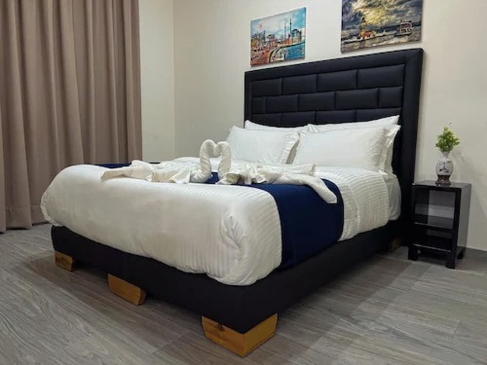 Superior Suite, 1 Bedroom, Hot Tub, City View photo 2