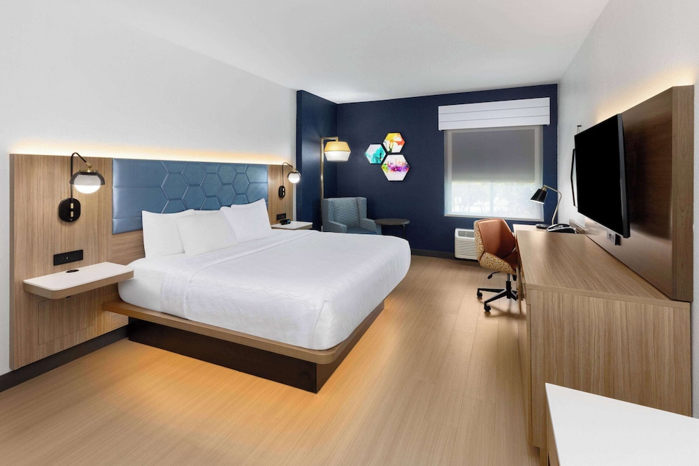 Room, 1 King Bed, Non Smoking - Photo 1