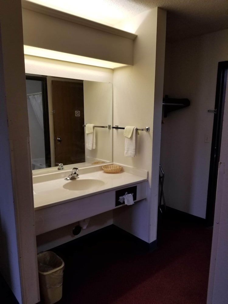 Standard Room, 1 King Bed, Non Smoking - Photo 2