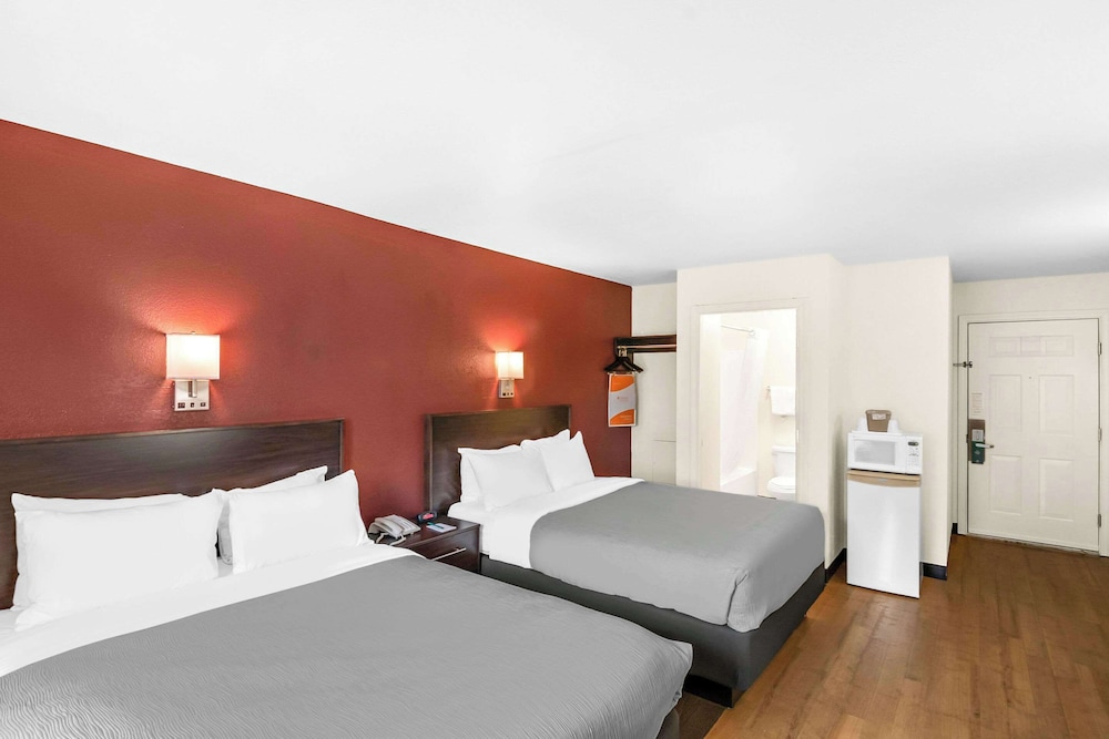 Standard Room, 2 Queen Beds, Non Smoking - Photo 3