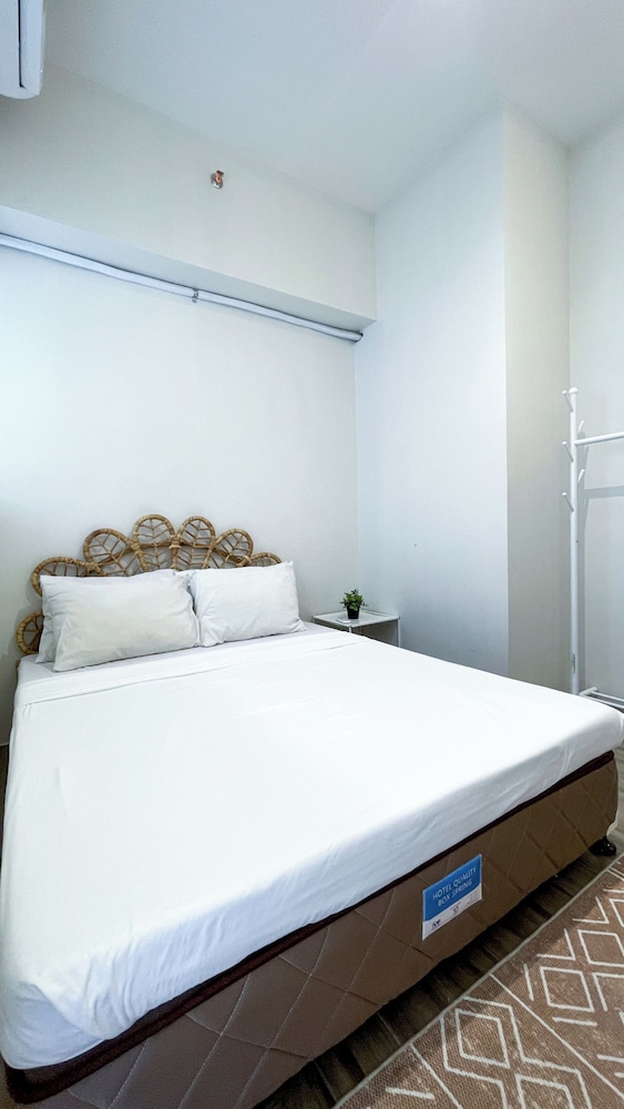 City Condo, 2 Bedrooms, Balcony photo 3
