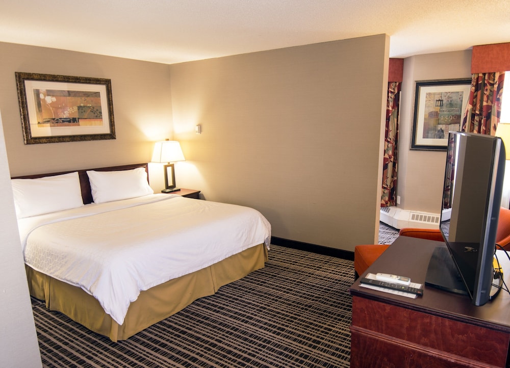 Suite, Multiple Beds - Photo 3