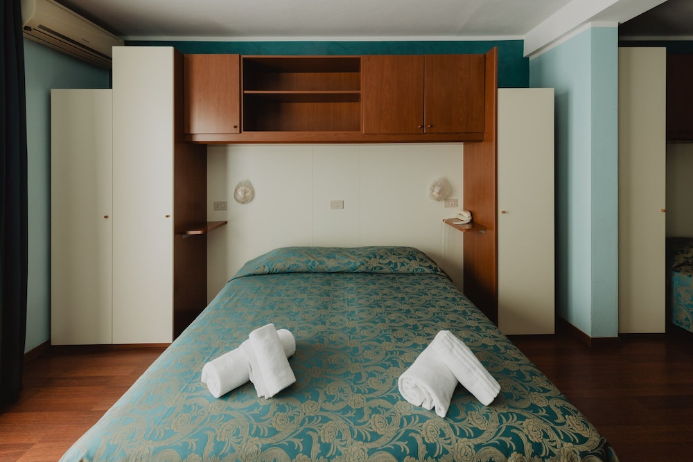 Quadruple Room - Photo 2