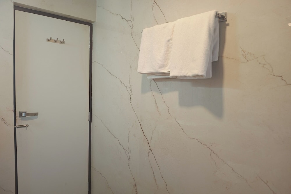 Executive Room - Photo 12
