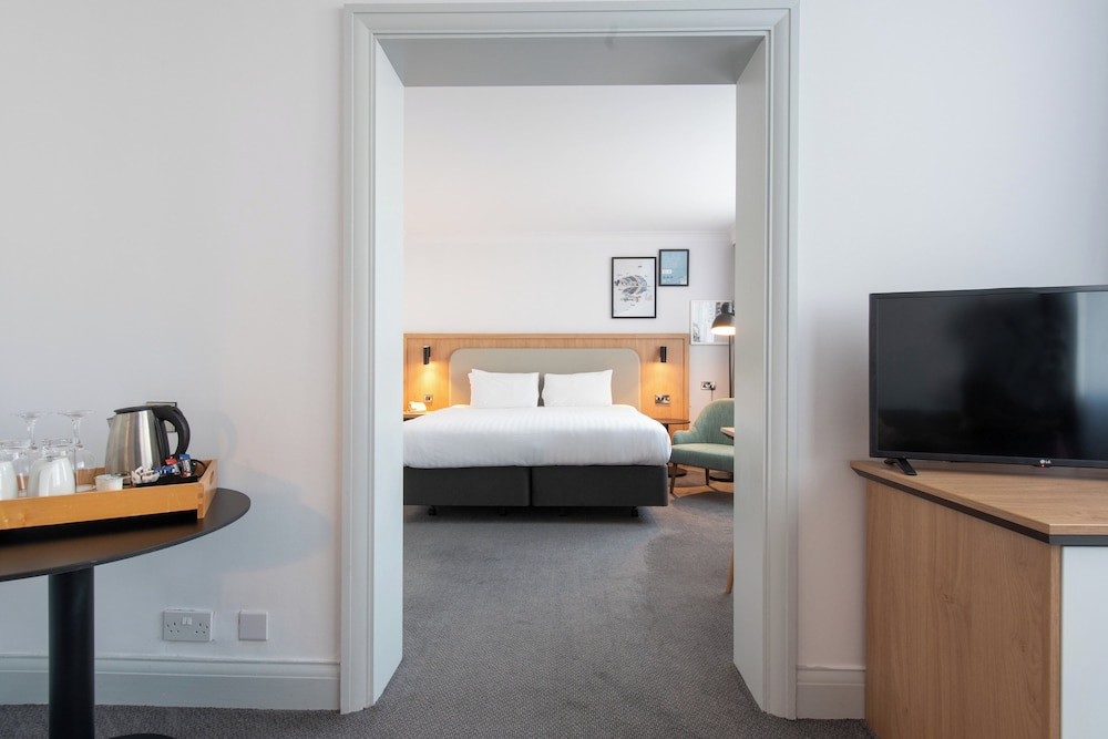 Suite, 1 Bedroom - Photo 4
