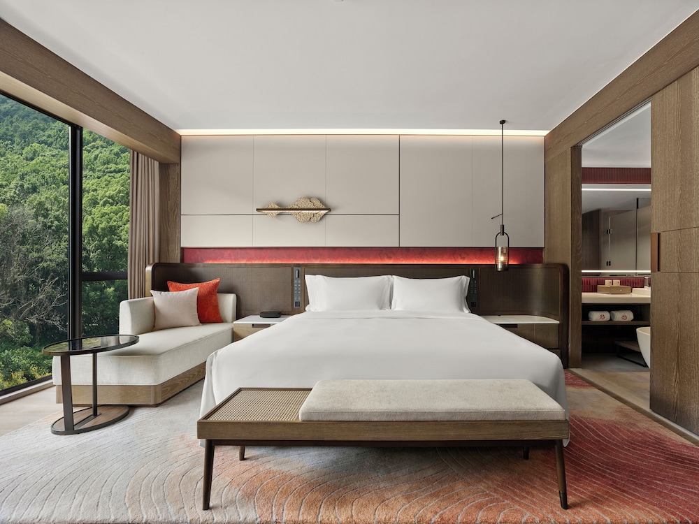 Room, 1 King Bed (Xi He) photo 3